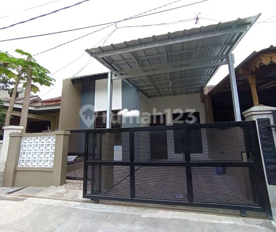 Modern House Ready to Occupy, Dago Pamulang Villa, South Tangerang Modern House Ready to Occupy, Dago Pamulang Villa, South Tangerang