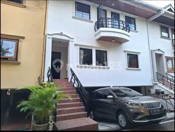 Rumah Mewah 2 Lantai Full Furnish di Jual di Kemang Utara Jakarta Selatan Rumah Mewah 2 Lantai Full Furnish di Jual di Kemang Utara Jakarta Selatan