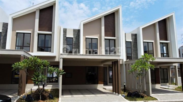 Luxury 2-Story House Ready to Occupy Near Toll Road for Sale at Podomoro Golf View Cimanggis