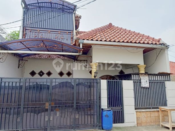 Dijual Rumah di Hoek di Tanjung Barat, Jakarta Selatan Dijual Rumah di Hoek di Tanjung Barat, Jakarta Selatan
