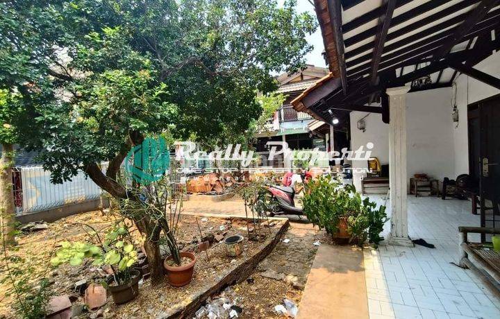 Dijual Rumah Dengan Halaman Luas Di Dalam Kompleks Bdn Jatiwaringin Pondok Gede 