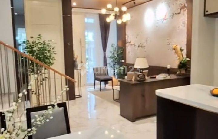 Dijual Rumah Pakuwon Indah Ritz Embassy Full Furnished Modern Mewah