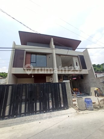 Murah Rumah Baru 2 Lt Cantik Apik Siapa Huni di Rawamangun Jaktim