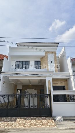 Rumah Baru di Babatan Pantai Mewah Siap Huni Rumah Baru di Babatan Pantai Mewah Siap Huni