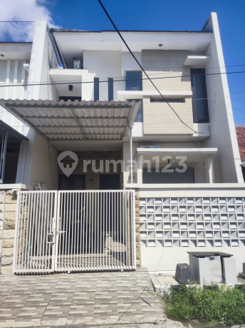 Rumah 2 Lantai di Rungkut Harapan SHM Bonus Semi Furnish