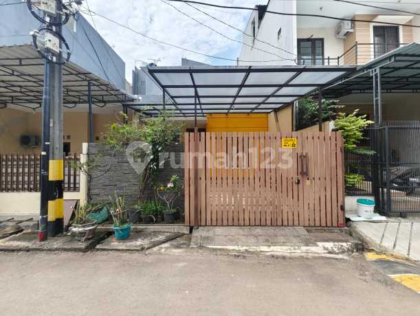 Murah!!!Turun Harga !!!!!Jual Cepat Rumah Siap Huni 2 Lantai Deket Mall Mkg Deket Bulevard Raya di Kelapa Gading