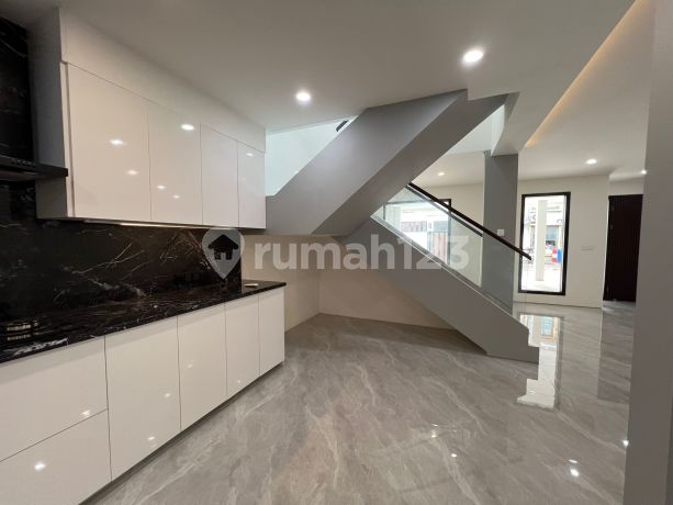 Jual Murah Rumah Minimalis 3 Lantai Bebas Banjir di Kelapa Gading