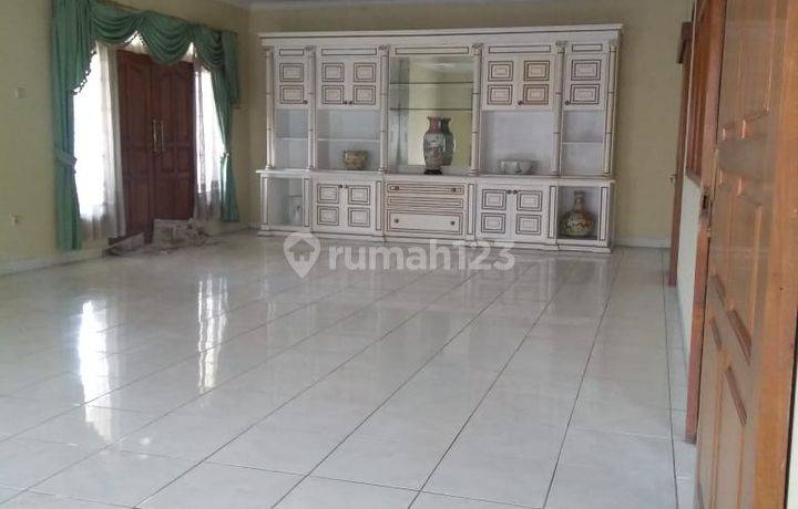 Rumah 2 Lantai SHM Bagus Semi Furnished di Taman pesona mediteran