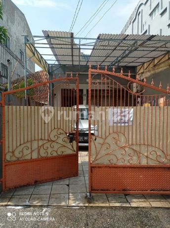 Rumah Siap Huni Strategis Pinggir Jalan Di Jln Kejayaan Jak Bar