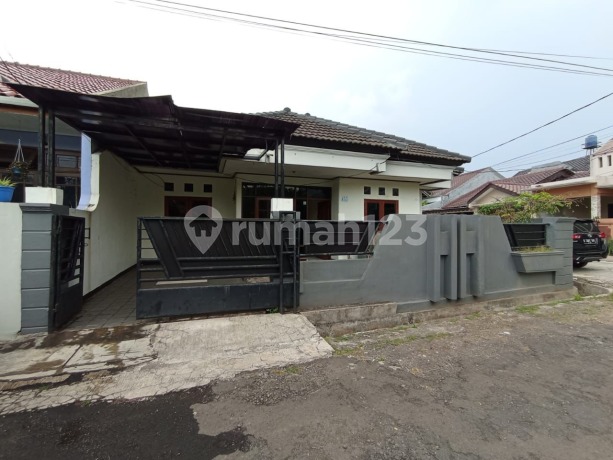 Hook House LT 154 M² in Griya Bintara Indah Near Cakung KRL