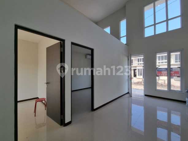 Rumah Tengah Kota Semarang Strategis Siap Pakai Dekat Mall The Park Disewakan di Madukoro Regency, Semarang Tengah (12.290-Aud) Rumah Tengah Kota Semarang Strategis Siap Pakai Dekat Mall The Park Disewakan di Madukoro Regency, Semarang Tengah (12.290-Aud)