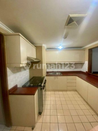 Dijual Unit 3+1 BR Semi Furnished Apartemen Grand Tropic Jakarta Barat Dijual Unit 3+1 BR Semi Furnished Apartemen Grand Tropic Jakarta Barat