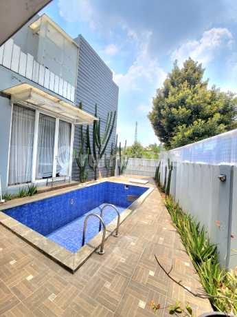 Beautiful Ready-to-Live House with Pool in Discovery Eola Bintaro South Tangerang