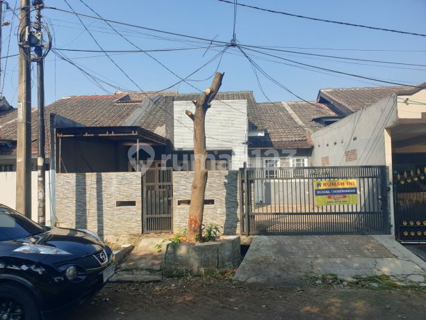 Di Duren Village, Ciledug .Tangsel Rumah 2 Lantai SHM Bagus Timur,10 Menit ke Graha Raya, 20 ke Tol Karang Tengah .Dekat Sekolah ,Rumah Sakit Di Duren Village, Ciledug .Tangsel Rumah 2 Lantai SHM Bagus Timur,10 Menit ke Graha Raya, 20 ke Tol Karang Tengah .Dekat Sekolah ,Rumah Sakit