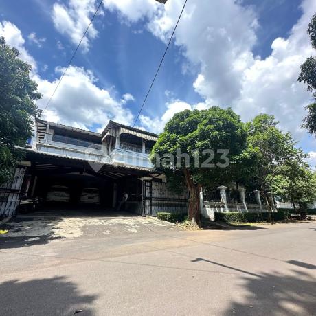 Sturdy Corner Positioned House