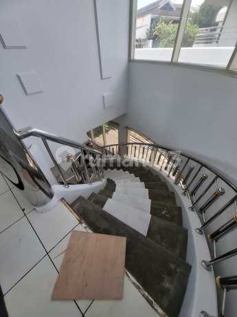 Jual Rumah Mewah Luas Terawat di Cluster Budi Sari Bandung Utara