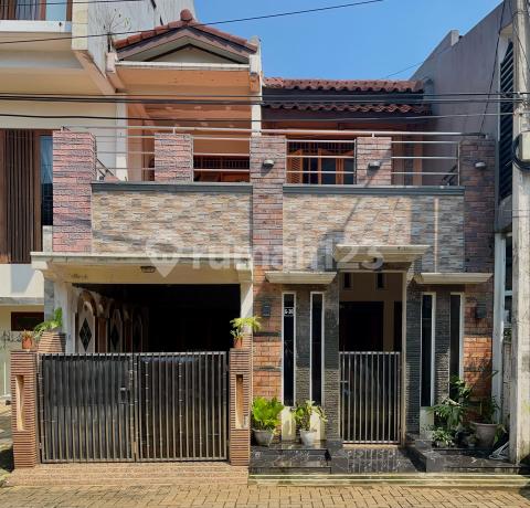 Jual Rumah 2,5 Lantai, Komplek Puri Depok Mas, Dekat Rs. Baktiyudha Depok