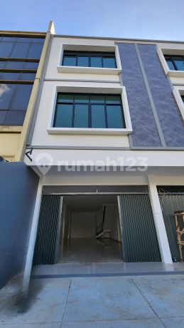 Ruko di Jalan Raya Duri Kosambi Bangunan Baru 3,5  Lantai Parkiran Lega Nego