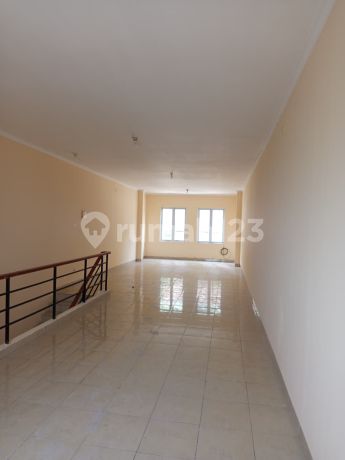 Ruko Mendrisio 3 Lantai Hadap Jalan Raya Disewakan Cepat Harga Nego Ruko Mendrisio 3 Lantai Hadap Jalan Raya Disewakan Cepat Harga Nego