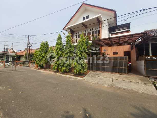Rumah Hoek di Komplek Larangan Indah Ciledug Tangerang