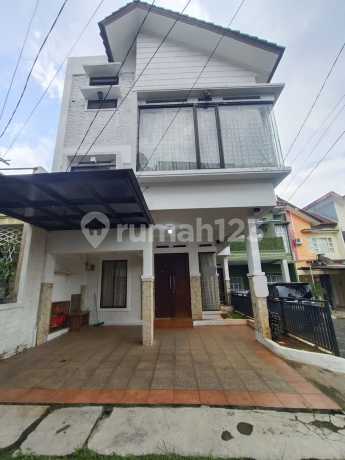 Rumah di Komplek FLO Residence Pisangan Ciputat Timur TangSel