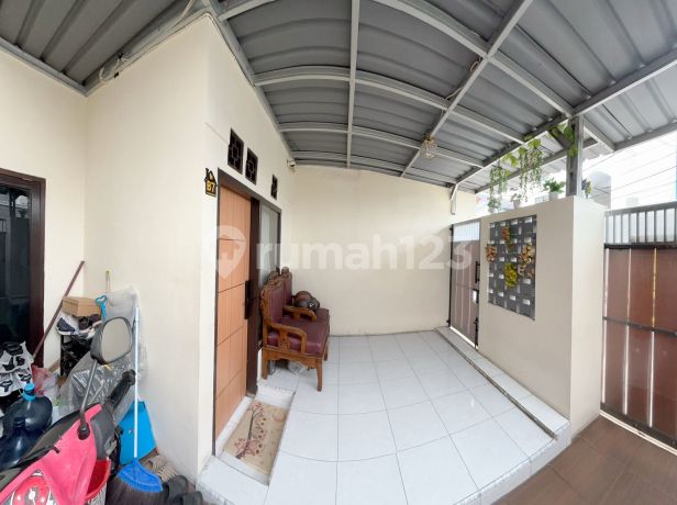 Selling Newly Renovated House in the Department of Information Complex, Pesanggrahan, South Jakarta