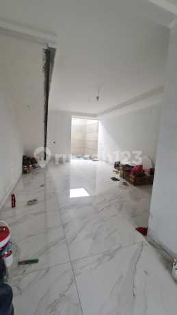 Rumah di Taman Mekar Utama