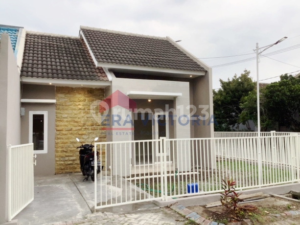 For sale: Heavenland Park house, industrial area, flood-free.