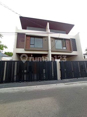 Rumah Mewah Lokasi Stratgis Dekat Tol & Lapangan Golf di Rawamangun Rumah Mewah Lokasi Stratgis Dekat Tol & Lapangan Golf di Rawamangun
