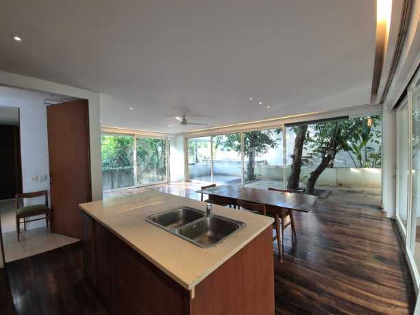 Disewakan Rumah di Tanah Teduh Town House, Asri Disewakan Rumah di Tanah Teduh Town House, Asri