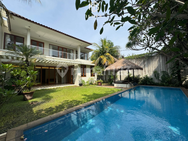 Dijual Rumah 5Br Lokasi Strategis Kemang Dekat Jalan Utama Dijual Rumah 5Br Lokasi Strategis Kemang Dekat Jalan Utama