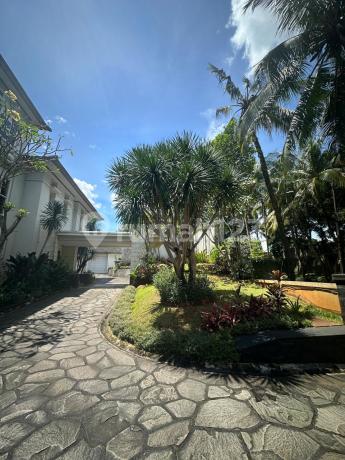 dijual murah rumah hook mewah 2 lantai ada kolam renang di Bintaro Park sektor 8 dijual murah rumah hook mewah 2 lantai ada kolam renang di Bintaro Park sektor 8