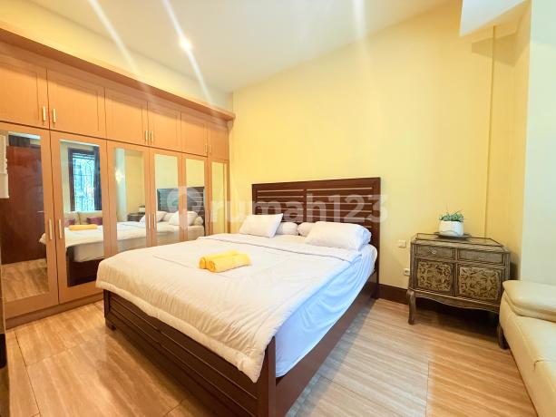 Rumah Siap Huni, Depanya Area Hijau