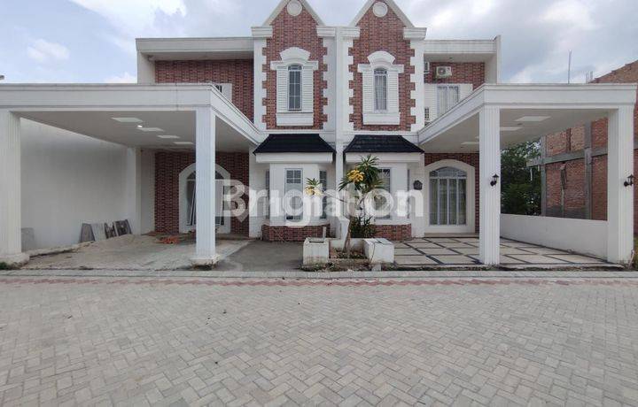 Rumah Mewah di Kawasan Elite Cemara Suites.