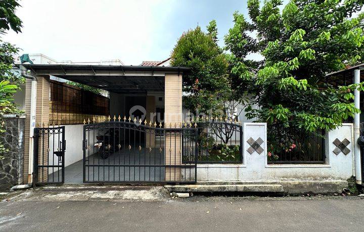 Rumah Komplek Tasmania