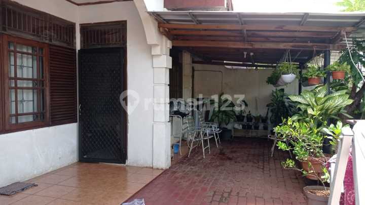Rumah lama 2lantai siap huni di Kompleks Deplu Bintaro Rumah lama 2lantai siap huni di Kompleks Deplu Bintaro