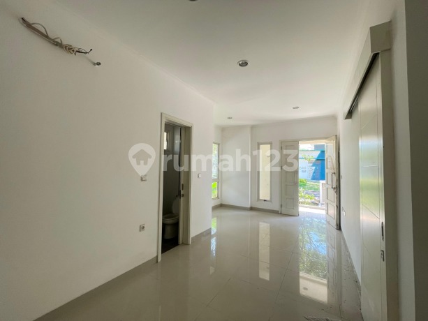 Corner House Near Educational Area in Edison Cluster, Serpong