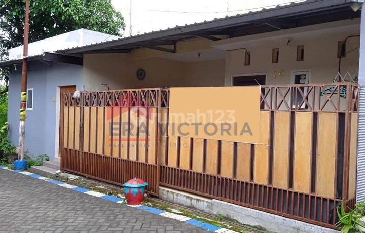 Dijual Rumah Kost Dan Usaha Laundry Di Perumahan Taman Landungsari Indah, Lokasi Nyaman Dekat Berbagai Kampus, Masih Terdapat Sisa Tanah Yang Luas, Bisa Untuk Pengembangan Kost. Kondisi Kos Aktif Dan Lengkap Furnish, Tinggal Melanjutkan Usaha
