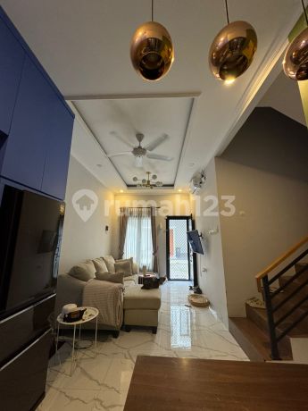 Rumah Minimalis  ada rooftop di dekat Komp Marinir Cilandak Timur Pasar Minggu