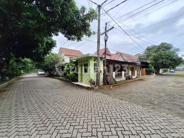 Rumah Luas di Hook Dalam Komplek