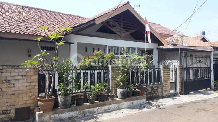 Old House in Palapa Complex, Pasar Minggu Old House in Palapa Complex, Pasar Minggu