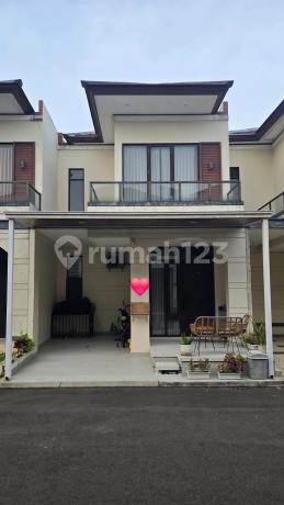 House in Lavon Swan City Tangerang Nice & Well-Maintained