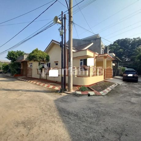 Rumah Luas 3 Kamar 5 Menit ke Stasiun Depok LT 177 Hadap Timur J36237 Rumah Luas 3 Kamar 5 Menit ke Stasiun Depok LT 177 Hadap Timur J36237