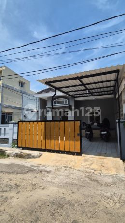 Spacious 3 Bedroom House, 15 Minutes to Supermal Karawaci, Ready for KPR J37494. Spacious 3 Bedroom House, 15 Minutes to Supermal Karawaci, Ready for KPR J37494.