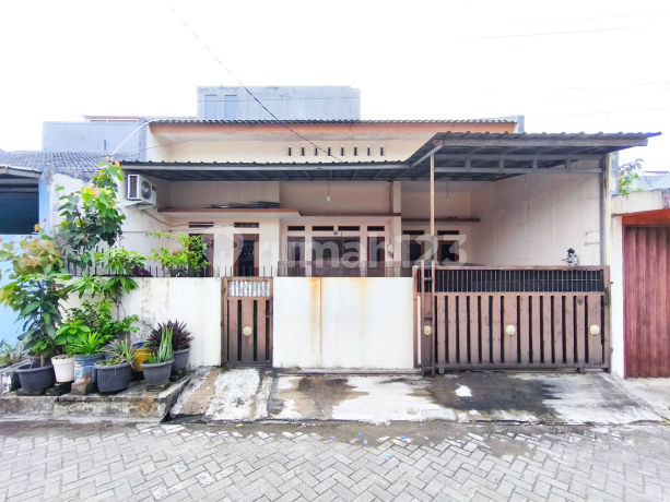 Strategic House Near Karawaci Toll Gate LT 117 SHM Ready for Mortgage J-30641