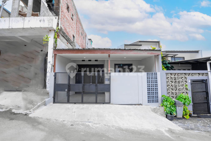 Rumah Luas LT 104 Akses Dekat Gerbang Tol Pamulang Siap Huni J21497