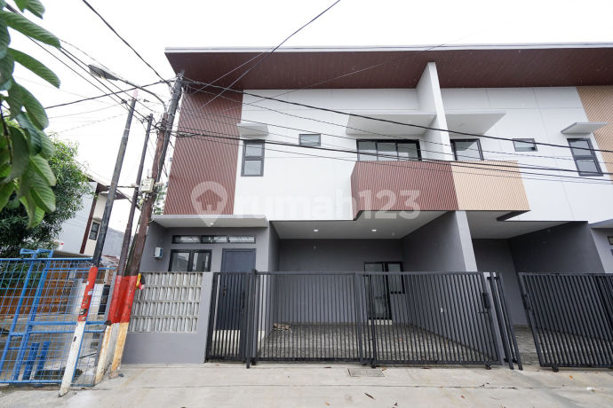 Rumah Terawat di Bekasi Akses Dekat Stasiun LB 120 Siap Huni J41643 Rumah Terawat di Bekasi Akses Dekat Stasiun LB 120 Siap Huni J41643