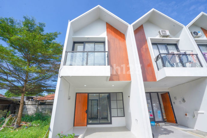 Rumah 10 Menit ke Rumah Sakit Permata Cibubur Siap Huni Dibantu KPR J32122