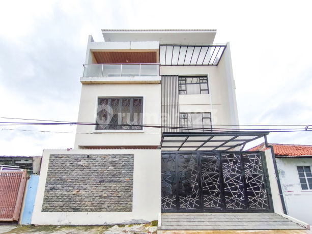 Rumah Luas 3 Lantai 15 Menit ke Terminal Cengkareng bisa KPR J41939 Rumah Luas 3 Lantai 15 Menit ke Terminal Cengkareng bisa KPR J41939