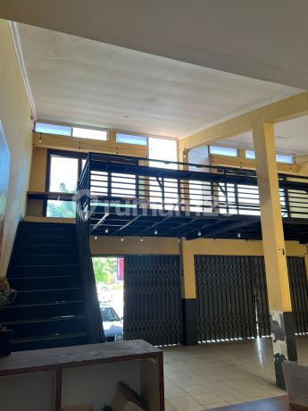 Ruko 3 Lantai Plong Dekat Unimus Kedungmundu. Parkir Luas
